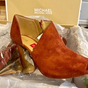 BRAND NEW Michael Kors Suede Heels